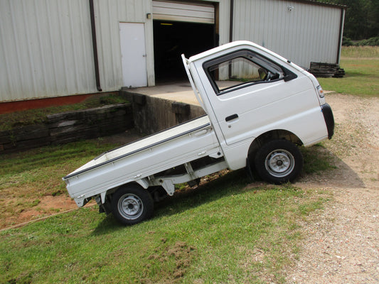 Off-Road Performance: 4WD and Tire Size on Kei Trucks